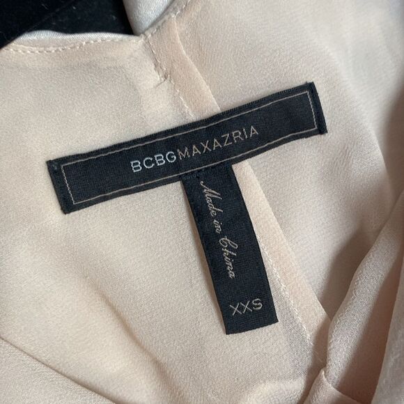 Bcbg Maxazria Elegant Ruffled Cold Shoulder Dress in cream, XXS - Picture 9 of 11